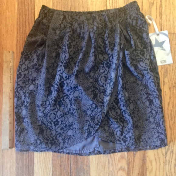 NWT Converse mock wrap mini skirt - sz 4 - Picture 1 of 2